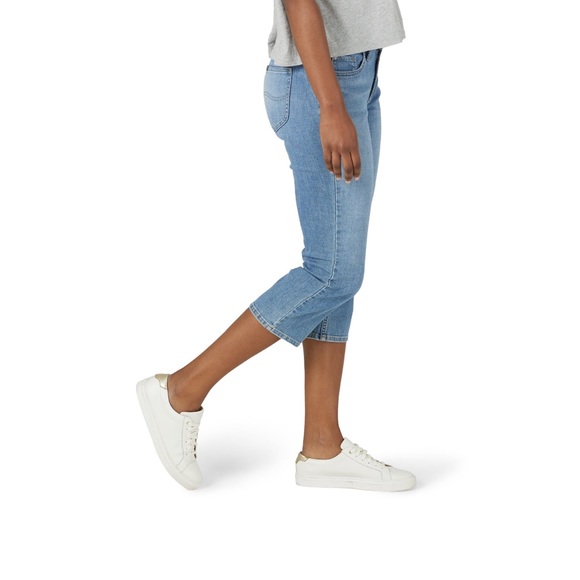 Lee - Picture 2 of 5